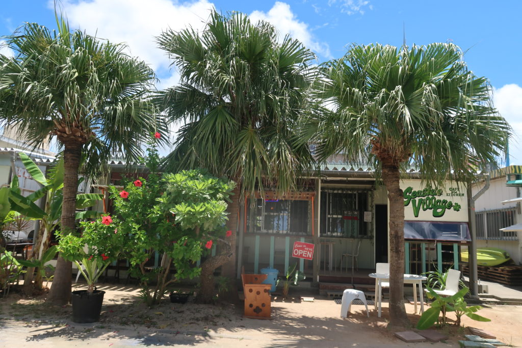 砂浜まで徒歩秒 Seaside Village Cafe アラハビーチのおしゃれでご飯がおいしいカフェ Chintomo Nomad Life Okinawa Now 砂浜まで徒歩秒 Seaside Village Cafe アラハビーチのおしゃれでご飯がおいしいカフェ Chintomo Nomad Life Okinawa Now